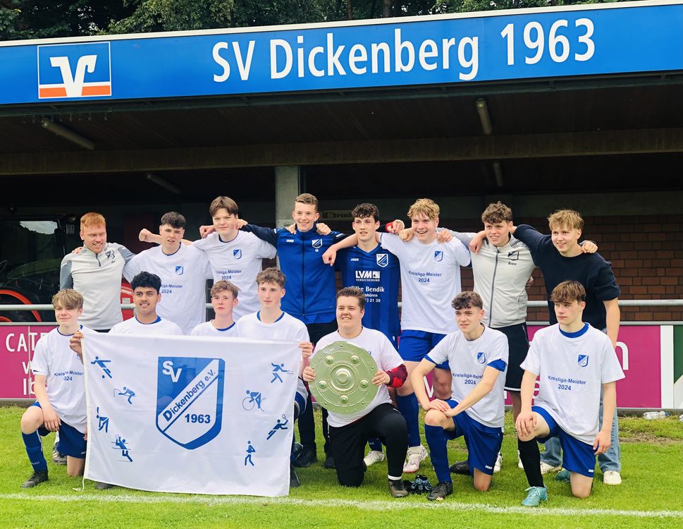 image_0 - o.v.l.: Trainer Jan Veit, Henri Kalin, Nico Mroß, Silas Hülemeyer, Kurt Kruse, Jacob KoenigTrainer Paul Kruse, Trainer Jannes Schniederso.v.l.: Erik Kellinghaus, Haseeb Akhtar, Roman Kellinghaus, Nils Schnetgöke, Anton Lammers, Ole Mergenschröer, Leon Telsemeieres fehlen: Nico Jahns, Maciej Lewalski image_0